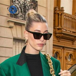 Teenyoun <span class=keywords><strong>Lunettes</strong></span> <span class=keywords><strong>de</strong></span> <span class=keywords><strong>soleil</strong></span> <span class=keywords><strong>tendance</strong></span> pour femmes, style rétro, petites <span class=keywords><strong>lunettes</strong></span> rectangulaires, <span class=keywords><strong>lunettes</strong></span> <span class=keywords><strong>de</strong></span> <span class=keywords><strong>soleil</strong></span> carrées <span class=keywords><strong>tendance</strong></span> pour femmes, <span class=keywords><strong>lunettes</strong></span> <span class=keywords><strong>de</strong></span> <span class=keywords><strong>soleil</strong></span> œil <span class=keywords><strong>de</strong></span> chat, nouveauté <span class=keywords><strong>2023</strong></span> - Product Image 4