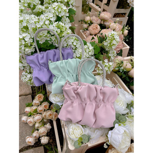 Sac bandoulière plissé effet nuage avec chaîne et boucle magnétique en strass pour tenues quotidiennes Rose Vert Violet Noir - Product Image 1