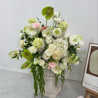 Ensemble de 3 Arrangements Floraux de Luxe Blancs, Verts, Roses et Orchidées de 60 cm pour la Décoration de Piliers de Mariage et les Centres de Table de Réception