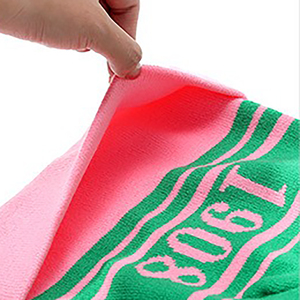 Tùy Chỉnh <span class=keywords><strong>Beanie</strong></span> Thiết Kế Dệt Kim <span class=keywords><strong>Hat</strong></span> Với Pom Pom 100% Acrylic Unisex Mùa Đông Chạy LED <span class=keywords><strong>Hat</strong></span> Màu Đỏ Và Màu Xanh Lá Cây LED <span class=keywords><strong>Beanie</strong></span> Mũ Mùa Đông - Product Image 5