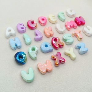 <span class=keywords><strong>Perles</strong></span> acryliques alphabet de couleur unie, revêtement UV, forme irrégulière, trou traversant, pour la fabrication de sangles de téléphone, chaînes de sac, artisanat, vente en gros - Product Image 3