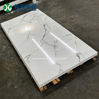 Panneau mural en PVC marbré brillant et flexible 4x8 pieds, revêtement UV, design géométrique moderne, résistant à l'humidité et insonorisant pour hôtel