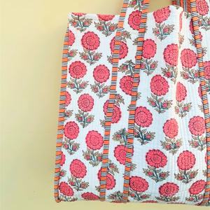 Bolso Tote de Hombro Acolchado de Algodón Blanco para Primavera, Ecológico, Hecho a Mano, con Cierre de Cremallera y Patrón Estampado - Product Image 2