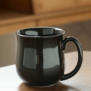 Tasse en céramique 16oz noire unie avec poignée pour boire de l'eau ou du café - Product Image 1