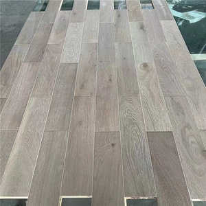 Taille et couleur personnalisées Planche large <span class=keywords><strong>Chevron</strong></span> en arête <span class=keywords><strong>de</strong></span> poisson <span class=keywords><strong>Chevron</strong></span> Échantillon gratuit <span class=keywords><strong>de</strong></span> plancher en bois <span class=keywords><strong>d</strong></span>'ingénierie <span class=keywords><strong>Prix</strong></span> <span class=keywords><strong>d</strong></span>'usine - Product Image 3