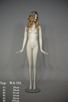 Mannequin féminin réaliste et sexy en gros, grand modèle, avec perruques, en matériau FRP, avec tête en verre trempé, base européenne originale