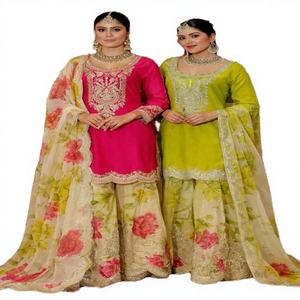 VASTRA COTTAGE Conjunto de Fiesta para Mujer: Top Tradicional de Chinon Pesado con Bordado y Lentejuelas, Pantalón Tabi de Organza y Dupatta a Juego - Product Image 3