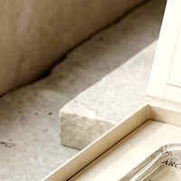 Boîte à parfum rigide de style livre blanc magnétique premium sur mesure pour une seule bouteille, présentation pour emballage de parfum personnalisé