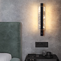 Lampes murales LED à intensité variable noires avec abat-jour en acrylique et cadre en fer, design moderne et luxueux de style nordique pour chambre à coucher