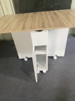 Mesa de comedor plegable con estante de almacenamiento y un cajón, una puerta, mesa de cocina móvil, mesa versátil extensible, ahorro de espacio