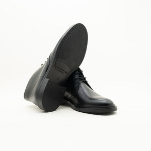 Lujosas botas Chukka liso de cuero negro-Suela minimalista y resistente-Comodidad para todo el día y atractivo refinado - Product Image 3