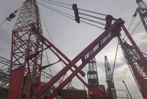 Gebrauchte Kobelco <span class=keywords><strong>7250</strong></span> 250 Tonnen Raupen kran mit geringer Arbeitszeit und Wipp ausleger zum Verkauf - Product Image 5