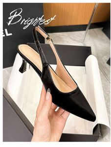 รองเท้าส้นสูงหัวแหลมหนังสไตล์เกาหลี ผู้หญิงเซ็กซี่ ใส่ได้หลายโอกาส แบบเปิดส้น ไซส์ใหญ่ ใส่สบายสำหรับฤดูร้อน - Product Image 4