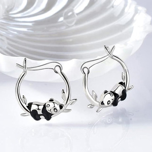 Orecchini a Forma di Panda per Donne, Gioielli Minimalisti Ispirati agli Animali - Product Image 5