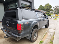 Couverture de camionnette en aluminium, topper de benne sans perçage, ajustement universel, feu stop intégré, durable, antirouille, personnalisable