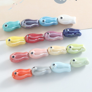 Cuentas de Cerámica Galvanizadas con Forma de Pez, Doble Cara, Orificio Recto, Material para Hacer Pulseras, Pequeñas Cuentas Dispersas para Decorar Teléfonos Móviles - Product Image 3