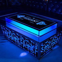 Vente en gros d'usine, bar moderne de luxe, table lumineuse à LED pour cocktails et cocktails, table lumineuse en acier et verre trempé avec logo personnalisé