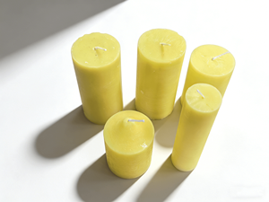 Bougies Pilier d'<span class=keywords><strong>Extérieur</strong></span> pour la Maison – Styles et Tailles Multiples, Parfums Personnalisés, Multifonctions : Aide au Sommeil, Éclairage d'Urgence, Noël, Pâques – 80 - Product Image 1