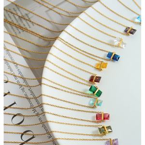 Collier polyvalent et tendance en acier titane plaqué or, pendentif personnalisé en cristal de diamant 12 couleurs, zircon principal en acier inoxydable - Product Image 1