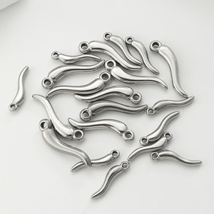 จี้รูปพริกสีแดงทำเองง่ายๆ วัสดุสแตนเลส จี้รูปพริก จี้รูปแตรโลหะ - Product Image 6