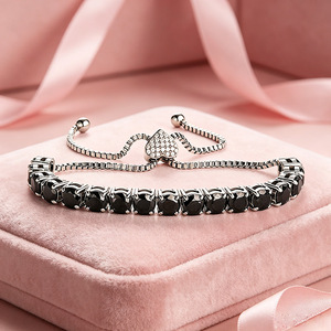 กำไลข้อมือรูปหัวใจ ทำจากสแตนเลสสตีล 316L ป้องกันการแพ้ ชุบ PVD ทอง 18K ประดับเพชรซิร์คอน สีไม่ซีดจาง ปรับขนาดได้ แบบดึงออก - Product Image 4
