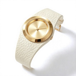 Montre à quartz pour femme avec bracelet en cuir blanc crème, cadran minimaliste et lunette dorée, idéale pour le quotidien - Product Image 3