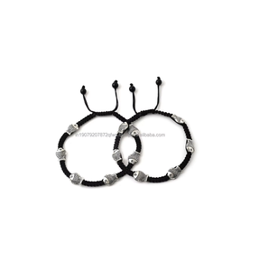 Cheville tendance avec breloque poisson pour femme, cordon noir réglable, bijou de pied pour les vacances à la plage et un look décontracté - Product Image 3