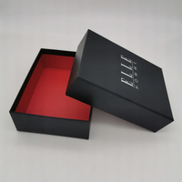 Boîte d'emballage de luxe personnalisée haut de gamme, étanche, avec couvercle et base, et doublure en éponge pour vêtements, sweats à capuche et marques.