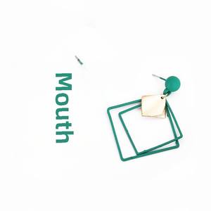 Anting untuk Wanita Desain Stud Geometris Trendi Gaya Dingin Serbaguna Logam Persegi Berongga Emas Berlian Paduan - Product Image 5