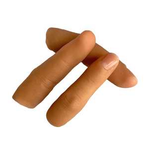 Prothèse de doigt artificielle cosmétique avec texture de peau naturelle pour un ajustement personnalisé - Product Image 2