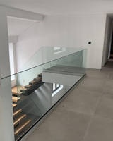 Porche de balustrade en verre à chaussures en aluminium moderne Reilbu avec verre trempé ou feuilleté de 10mm à 25mm