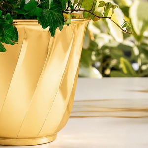 Pot de fleurs moderne en métal doré, pot à plantes torsadé irrégulier pour roses, lierre et plantes vertes - Product Image 2