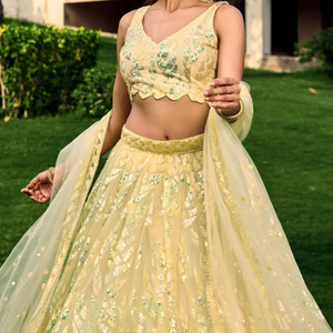 Ensemble Lehenga Choli Moderne Jaune Éclatant en Tulle Semi-Cousu à Séchage Rapide pour Toutes Saisons, Broderie pour Fêtes et Mariages - Product Image 1