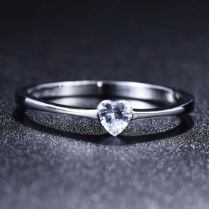 Anello Scintillante a Forma di Cuore per Donne, Gioiello Romantico Regolabile da Dito - Product Image 2