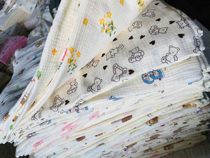โซลูชั่นการผลิตสิ่งทอ ผ้าขนหนูอาบน้ำพิมพ์ลาย 400GSM ขนาด 70x100 ซม. รูปทรงสี่เหลี่ยมผืนผ้า ผลิตด้วยเครื่องจักร ผลิตในเวียดนาม ผ้ามัสลินคอตตอน รับผลิตตามแบบ - Product Image 2