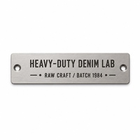 Plaque métallique estampée avec finition plaquée, logo métallique, plaque signalétique avec double trou pour l'identification du fabricant, marquage décoratif