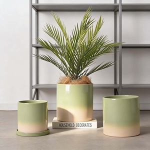 Pot de fleurs en céramique vert olive dégradé avec trou de drainage et système d'arrosage automatique, design moderne et écologique pour une utilisation en intérieur/extérieur - Product Image 5