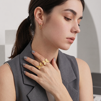 Bague ouverte Chris April en acier inoxydable 316L texturé doré avec papillon, pour femme, en stock