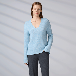 ผู้ผลิตเสื้อถักไหมพรม เสื้อไหมพรมคอวีทรงหลวม สีฟ้าอ่อน สไตล์ลำลอง สำหรับผู้หญิง ฤดูใบไม้ร่วง ฤดูหนาว แบบสั่งทำพิเศษ - Product Image 1