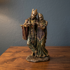 Estatua Tradicional Hecha a Mano de Resina de Radha Krishna Tocando Flauta, Acabado Metálico Cobre Antiguo, Ídolo de Pareja Divina para Mesa del Hogar - Product Image 1