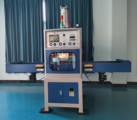 Machine de soudage et de découpe automatique pour tous types de soudage de plastique PVC