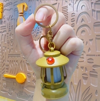 Petite lampe à huile lumineuse d'anime, porte-clés créatif, ornement de bureau, porte-clés pour sac d'école, imperméable et ignifuge, cadeau