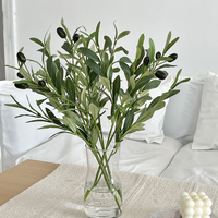 Ventes en gros de feuilles d'olivier artificielles en soie artificielle réaliste de 45 cm avec fruits pour la décoration de la maison et des événements