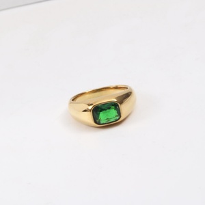 Anillo de Acero Inoxidable con Piedra Verde para Mujer, Diseño Atrevido, Fabricante de Joyería - Product Image 1