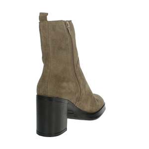 Botines de mujer en gamuza color taupe con tacón cuadrado y cierre de cremallera - Product Image 3