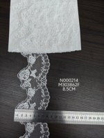 Bordure élégante en dentelle blanche tricotée 100% polyester 8,5 cm avec motif floral brodé en forme de rose, bordure festonnée, accessoires pour filles