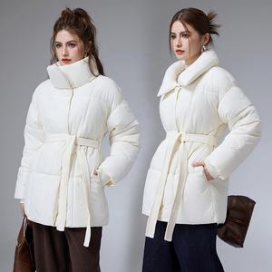 La nouvelle veste de mode hiver 2026 avec col montant et ceinture vous fait paraître plus mince. C'est un style décontracté et polyvalent. - Product Image 2