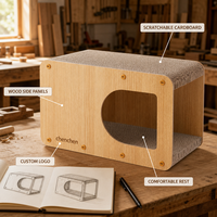 Maison-griffoir pour chat en carton ondulé avec panneaux latéraux en bois, entrée arrondie, montage facile, espace de repos confortable pour chats