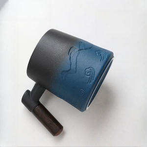 Tasse à thé à manche en bois mat de haute qualité avec infuseur et couvercle tasse infuseur à thé en céramique avec relief texturé <span class=keywords><strong>noir</strong></span> bleu - Product Image 1