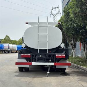 Nuevo Camión Cisterna de Combustible Móvil FAW 4x2 de 3000L de Acero Inoxidable con Dispensador para Repostaje de Diésel - Product Image 5